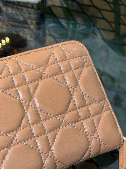 CD- Leather Wallet (White)