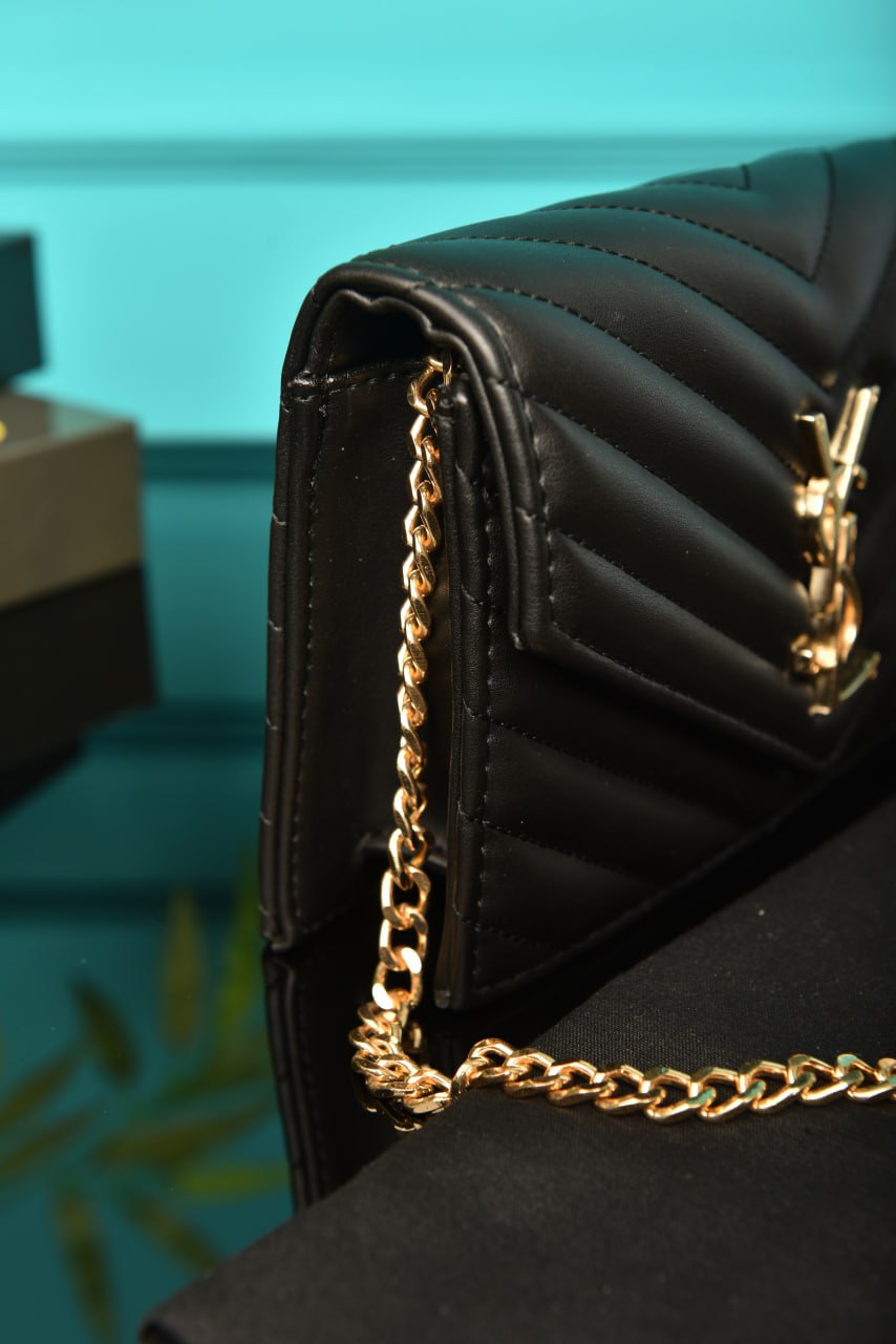 Cassandre Leather Wallet on Chain